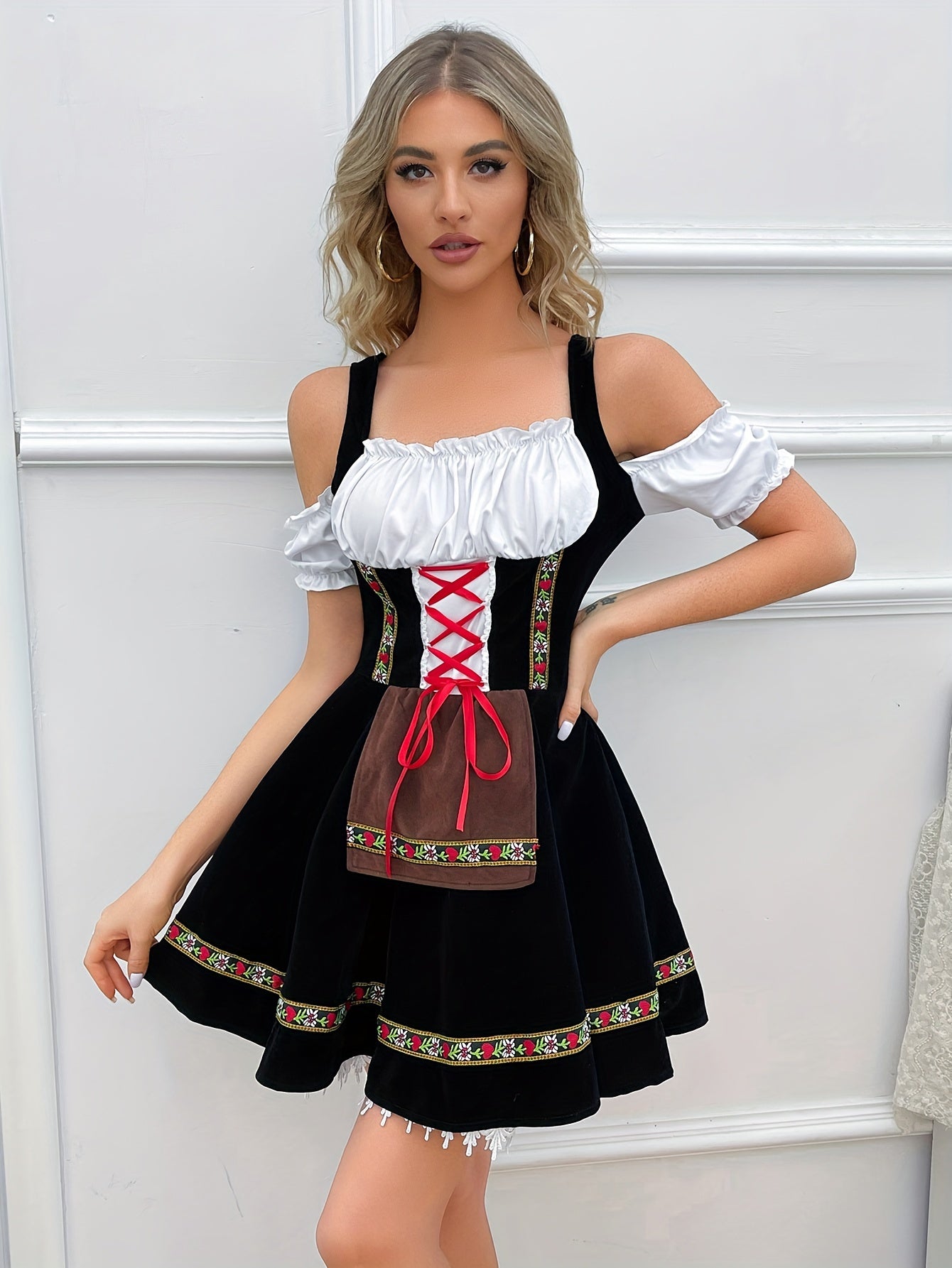 Kerstin | Elegant dirndl kjole med bare skuldre