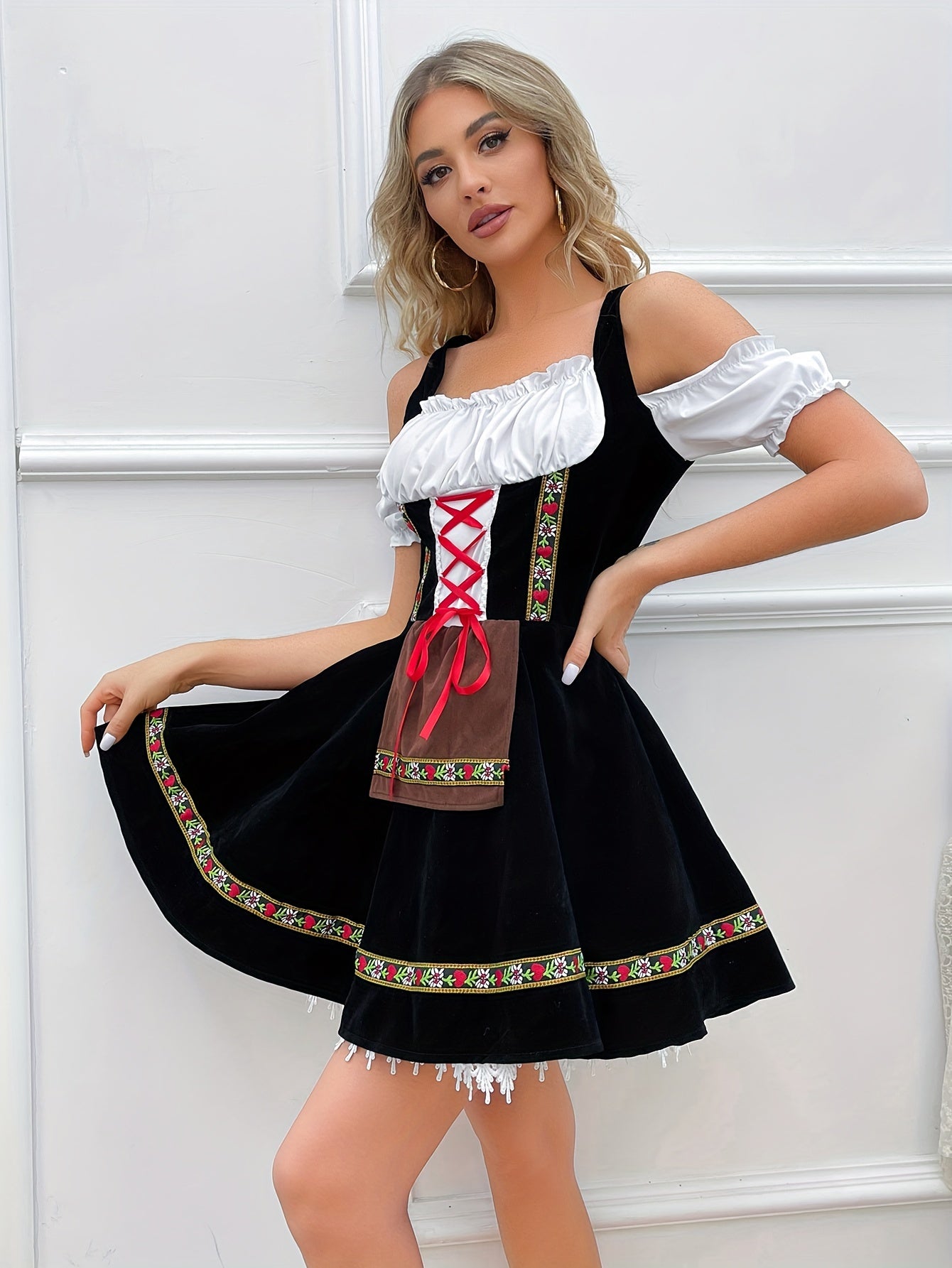 Kerstin | Elegant dirndl kjole med bare skuldre
