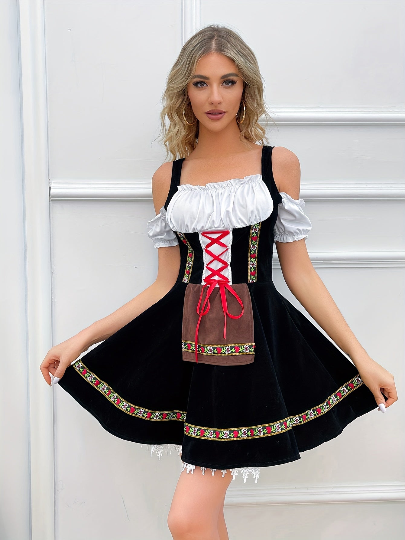 Kerstin | Elegant dirndl kjole med bare skuldre