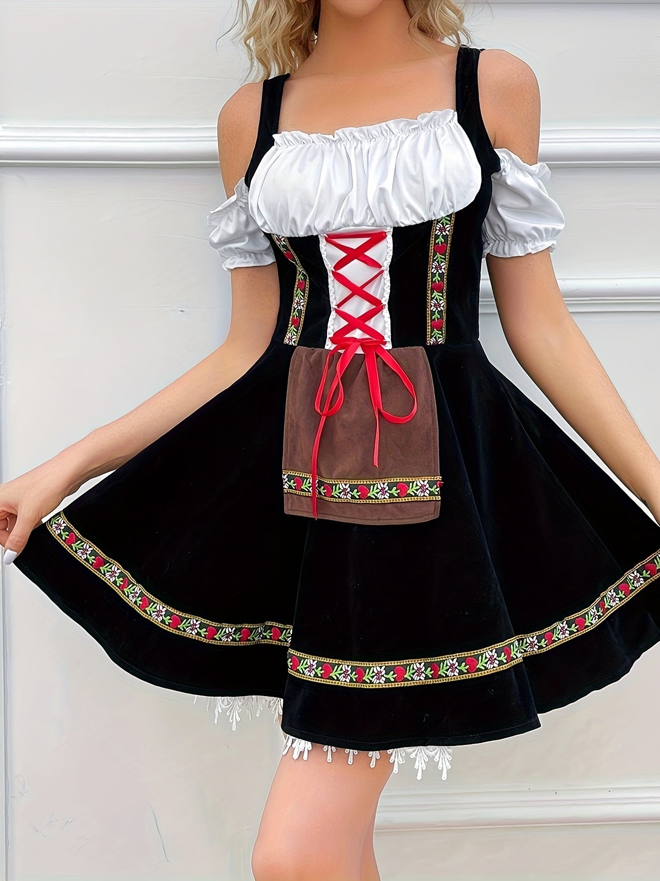 Kerstin | Elegant dirndl kjole med bare skuldre